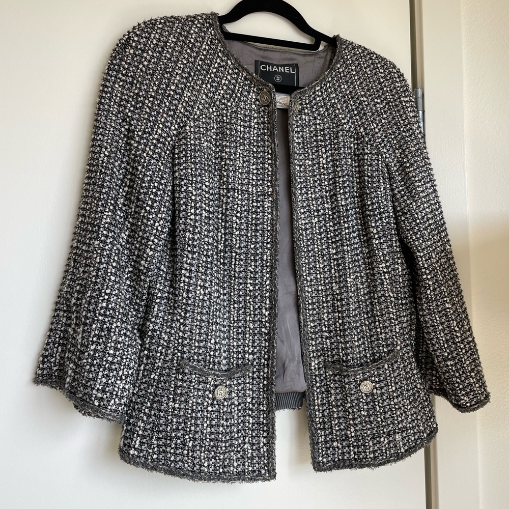 Chanel tweed blazer size fr 40 grey and silver